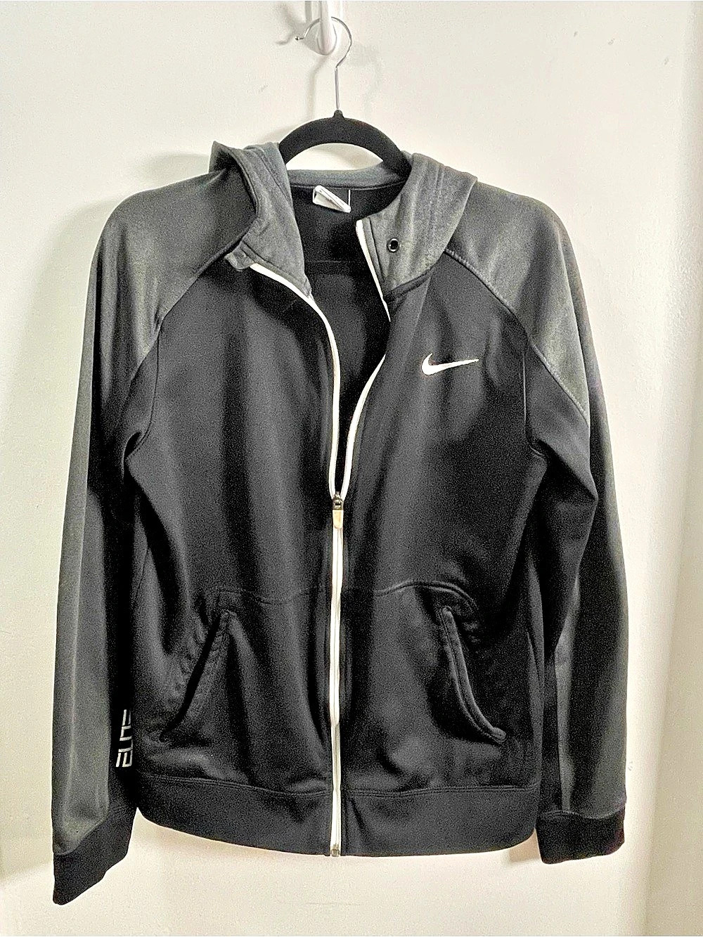 Nike Therma-FIT Full Zip Hoodie Black Gray Back Graphic Men’s M